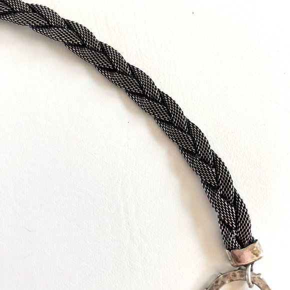 Carved stone and enamel leaf necklace - Picture 4 of 6